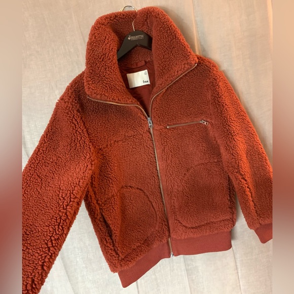 wilfred free x aritzia • the teddy bomber jacket in brick red sherpa fleece xxs - Picture 3 of 8